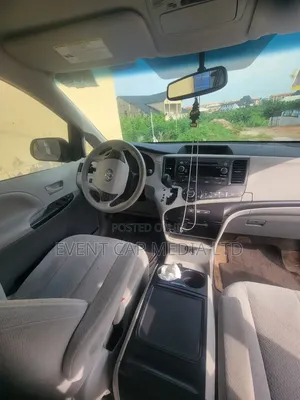 Toyota Sienna 2013 Silver