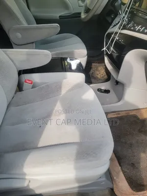 Toyota Sienna 2013 Silver