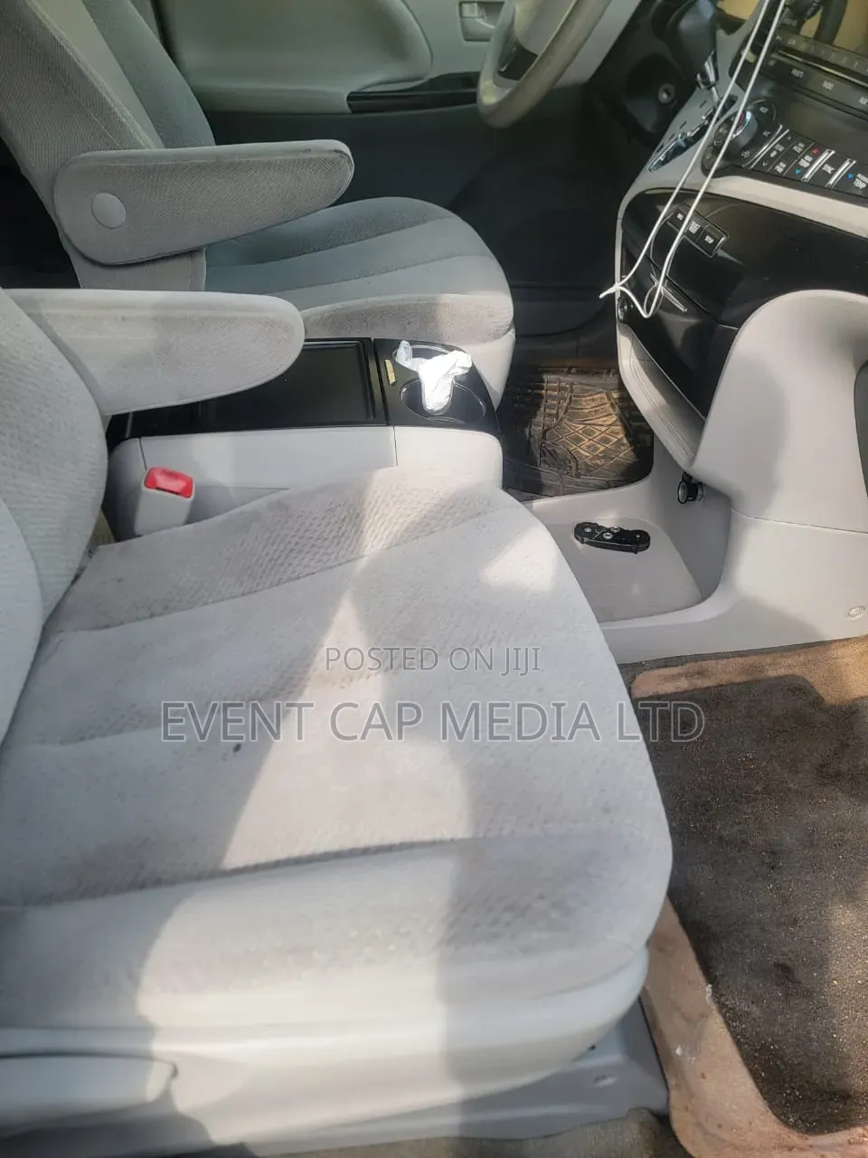 Toyota Sienna 2013 Silver