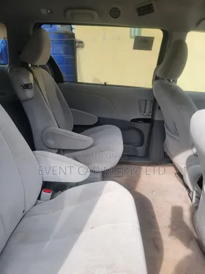 Toyota Sienna 2013 Silver