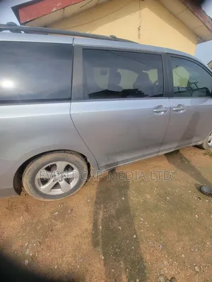 Toyota Sienna 2013 Silver
