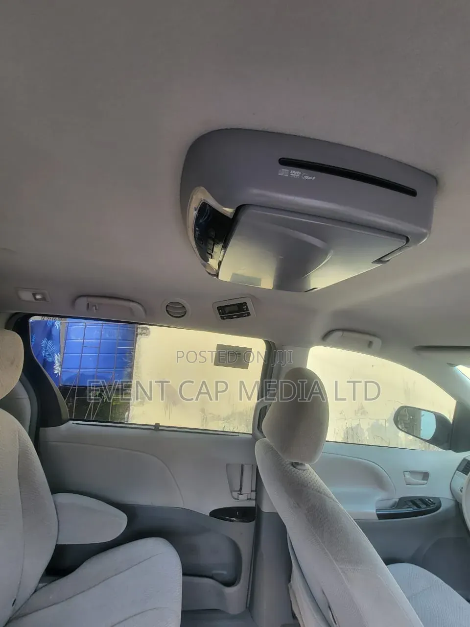 Toyota Sienna 2013 Silver