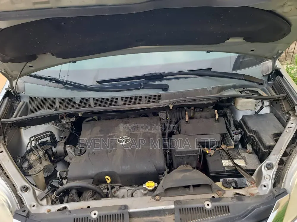 Toyota Sienna 2013 Silver