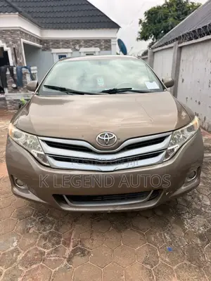 Toyota Venza AWD 2010 Gold