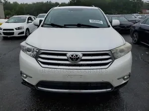 Toyota Highlander LE V6 2019 White