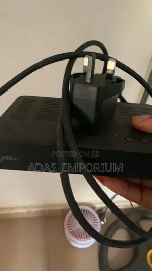DSTV Decoder and Plate With Remote