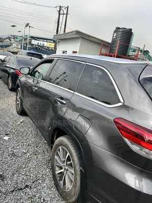 Toyota Highlander XLE 2019 Gray