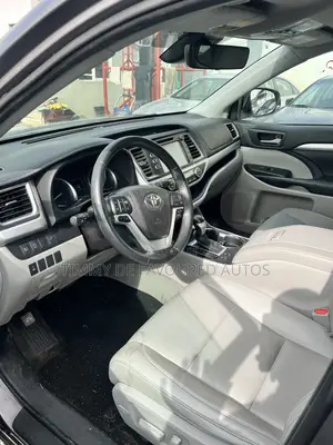 Toyota Highlander XLE 2019 Gray