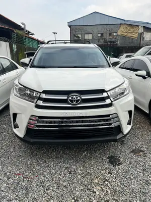 Toyota Highlander XLE V6 4x4 (3.5L 6cyl 6A) 2016 White