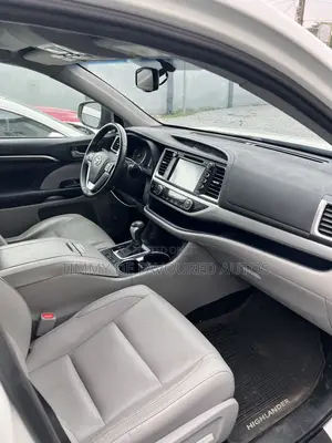 Toyota Highlander XLE V6 4x4 (3.5L 6cyl 6A) 2016 White