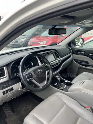 Toyota Highlander XLE V6 4x4 (3.5L 6cyl 6A) 2016 White