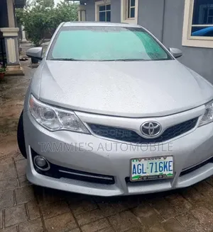 Toyota Camry SE 4dr Sedan (2.5L 4cyl 6A) 2014 Silver