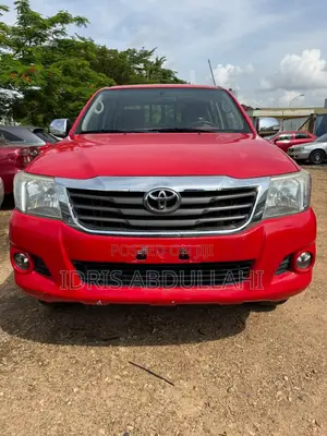 Toyota Hilux 2013 Red