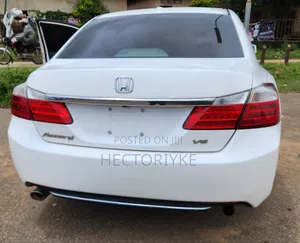 Honda Accord Touring V-6 4dr Sedan (3.5L 6cyl 6A) 2014 White