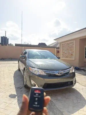 Toyota Camry XLE 4dr Sedan (2.5L 4cyl 6A) 2013 Green