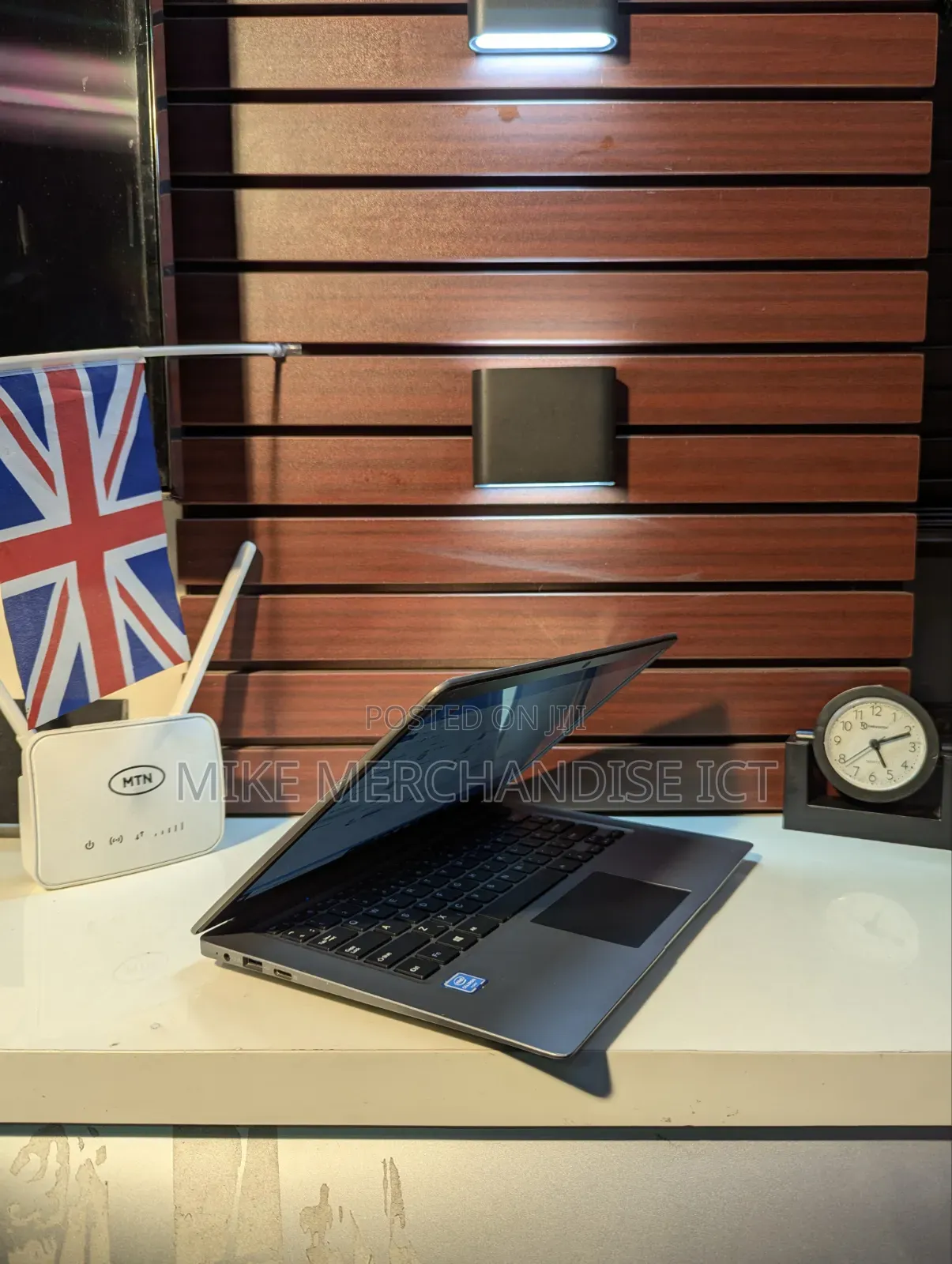 Laptop 4GB Intel Celeron HDD+SSD 500GB