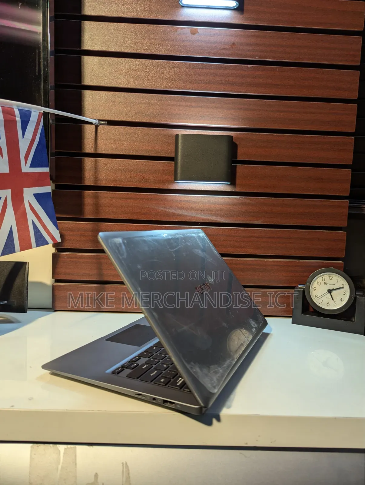 Laptop 4GB Intel Celeron HDD+SSD 500GB