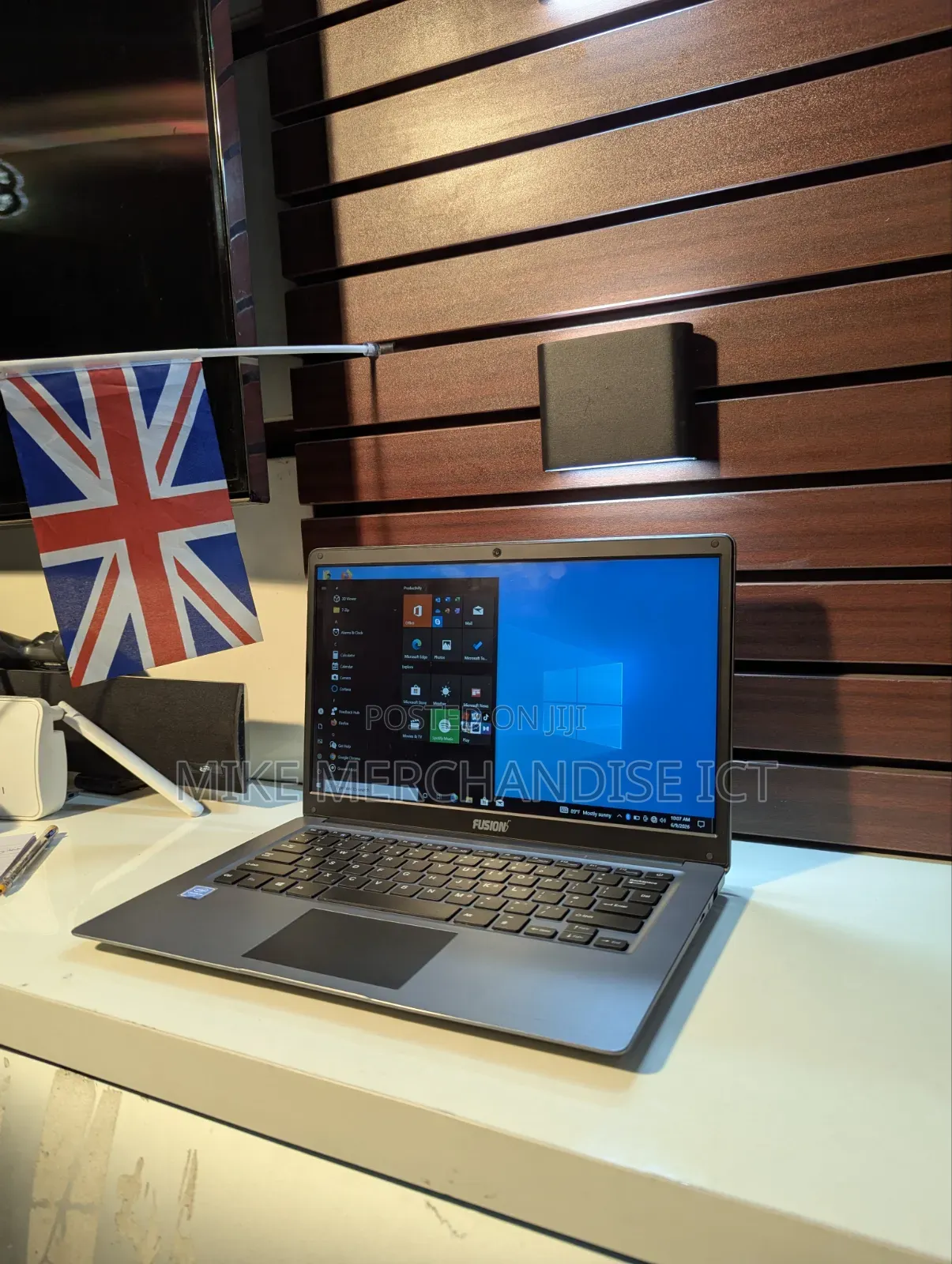 Laptop 4GB Intel Celeron HDD+SSD 500GB