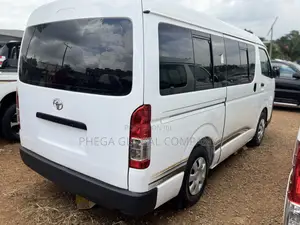 Toyota HiAce 2010 White