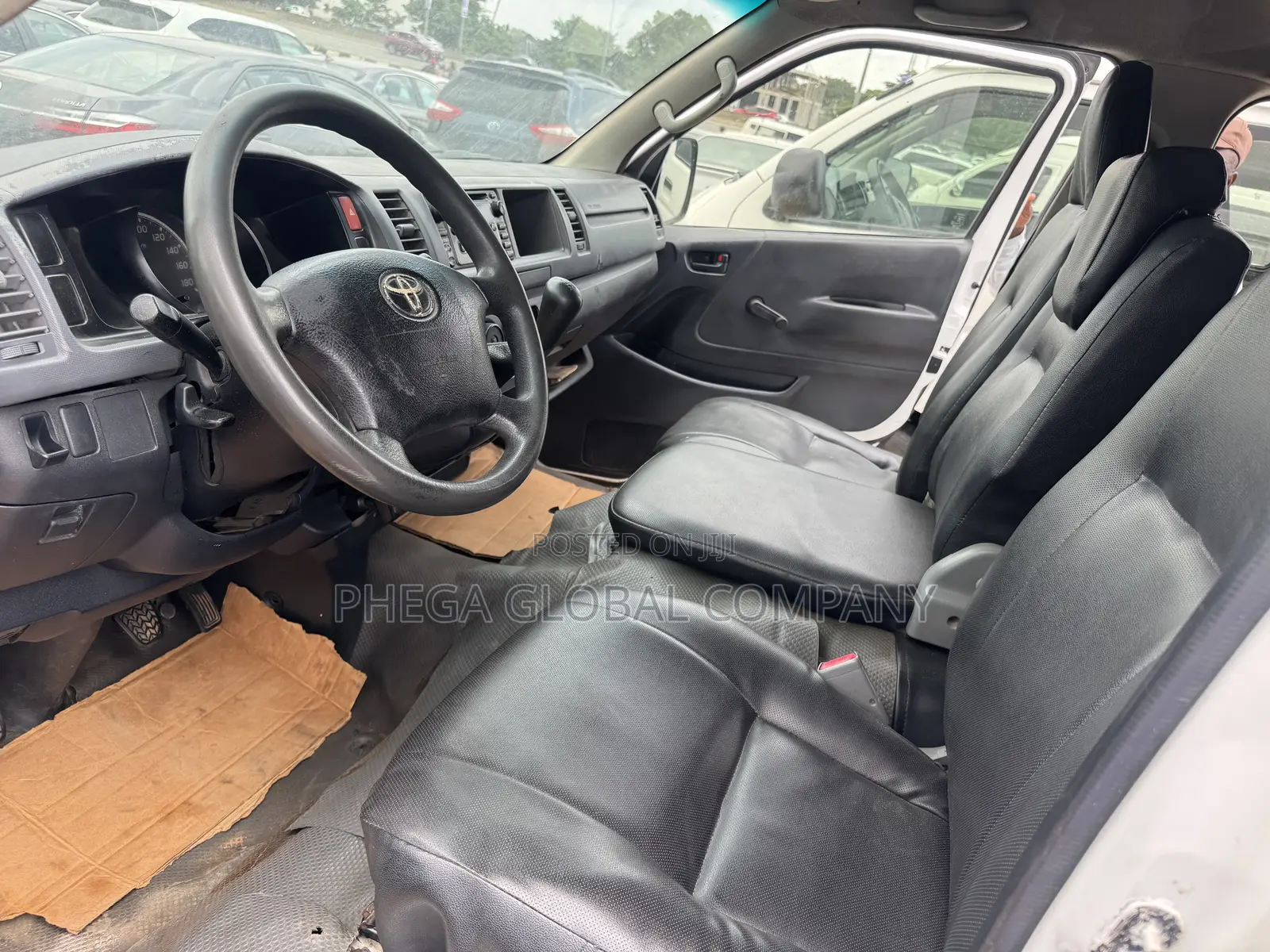 Toyota HiAce 2010 White