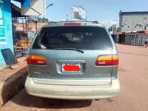Toyota Sienna 2003 Green