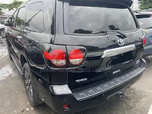 Toyota Sequoia Platinum 4x4 2018 Black