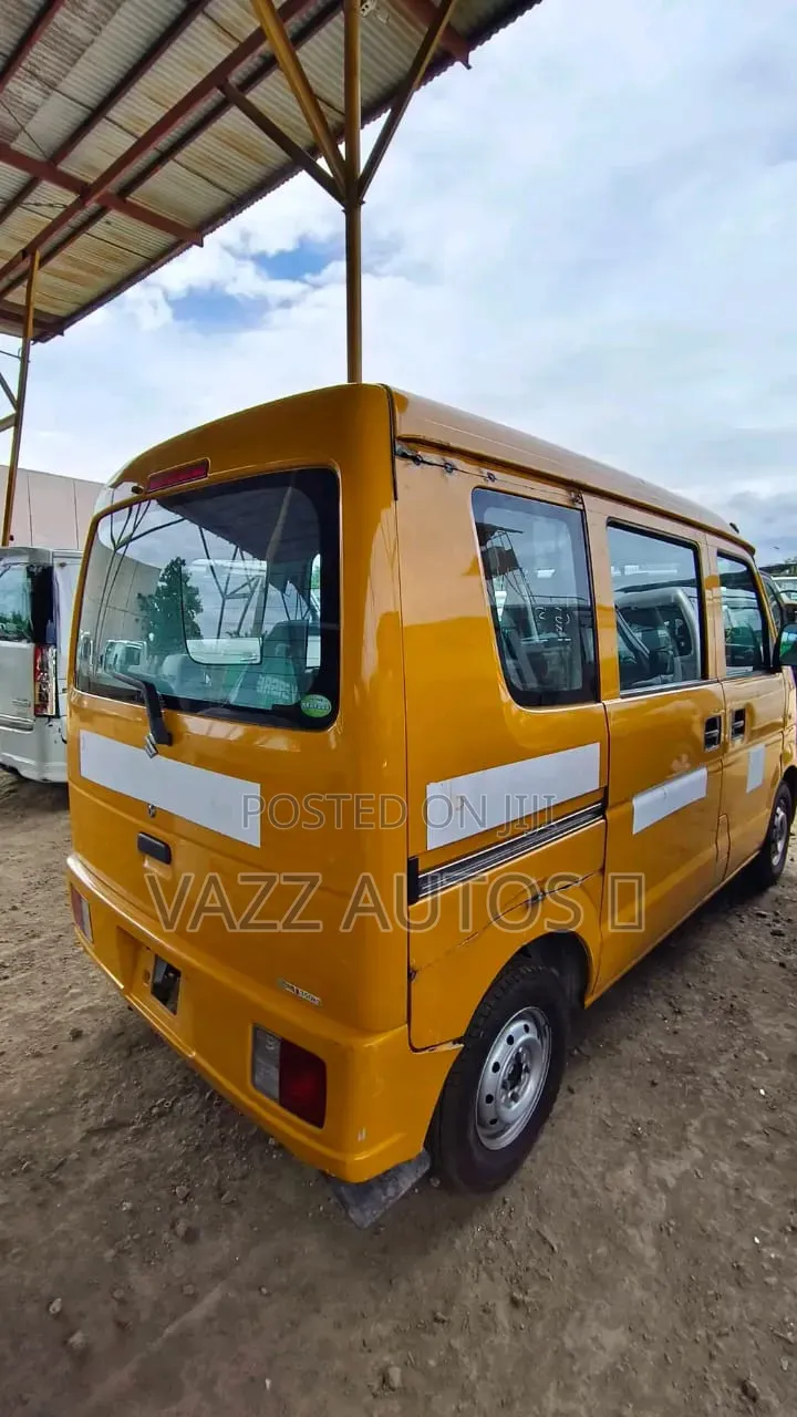 New Suzuki Every 2022 Yellow