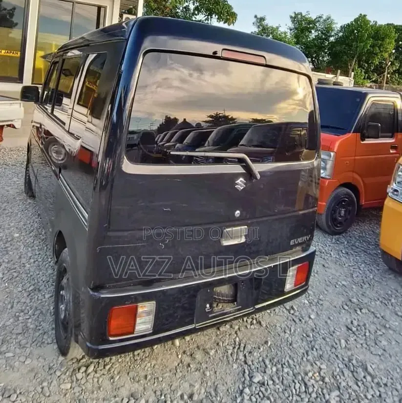 New Suzuki Every 2022 Yellow