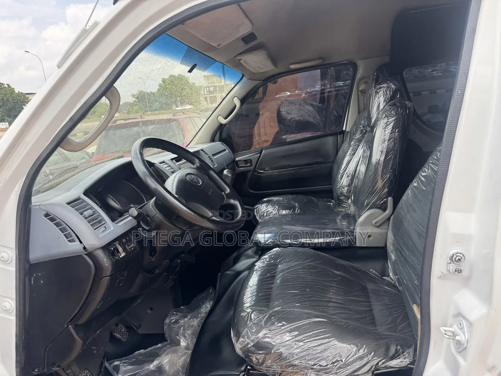 Toyota HiAce 2012 White