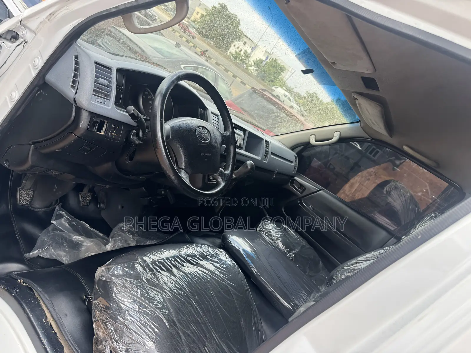 Toyota HiAce 2012 White