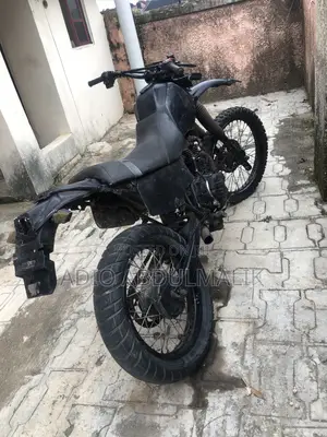 Yamaha 2002 Black