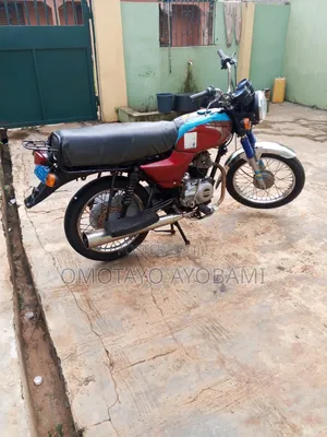 Bajaj Boxer 100 2024