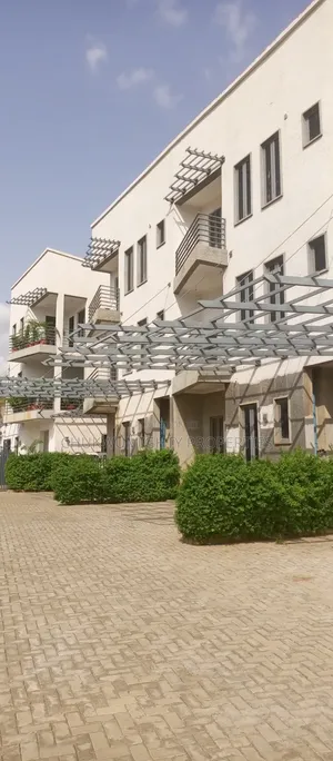 5bdrm Duplex in Life Camp Property for rent