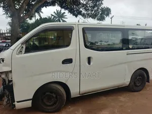 Nissan Caravan (Urvan) 2021 White