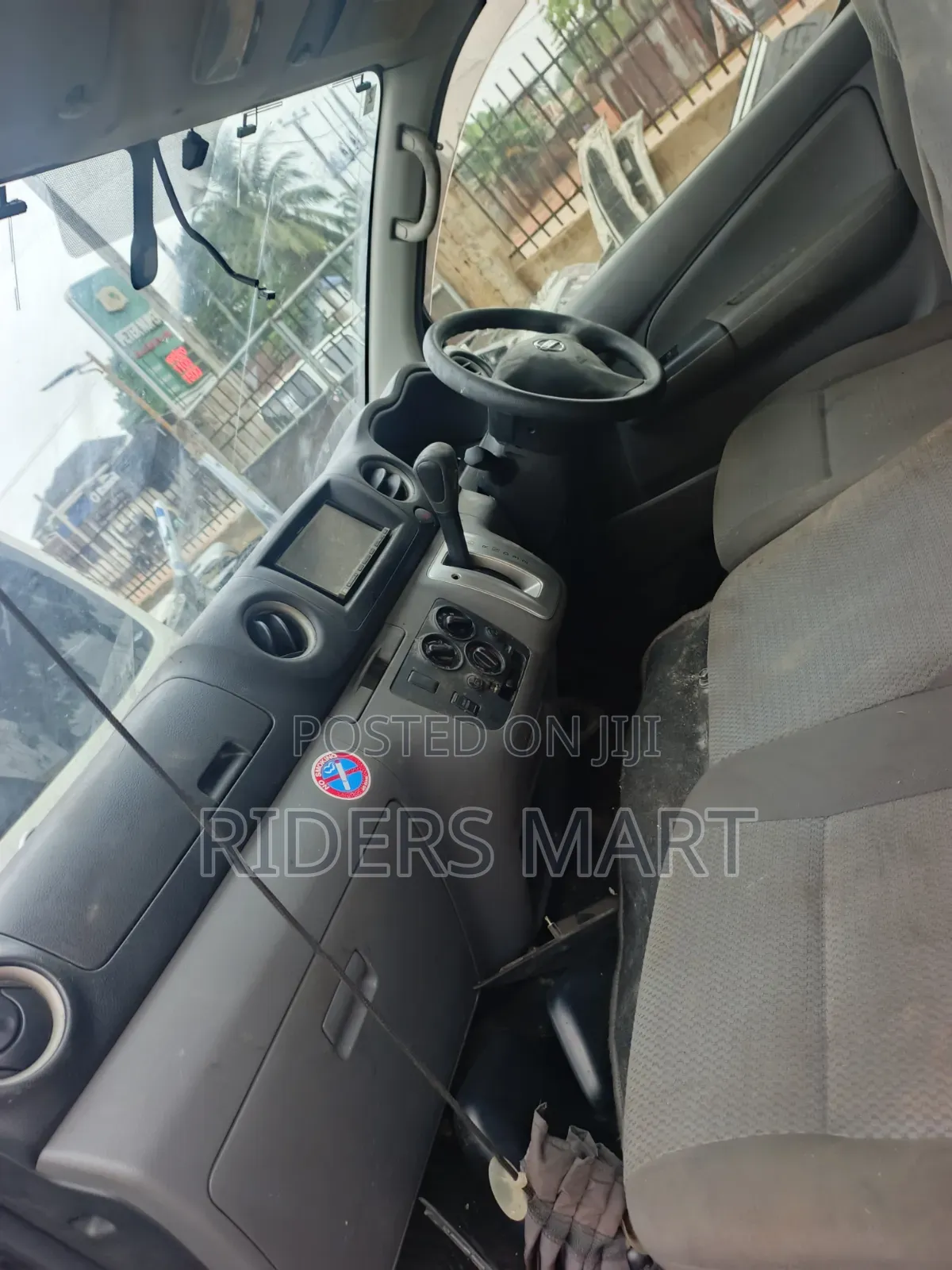 Nissan Caravan (Urvan) 2021 White