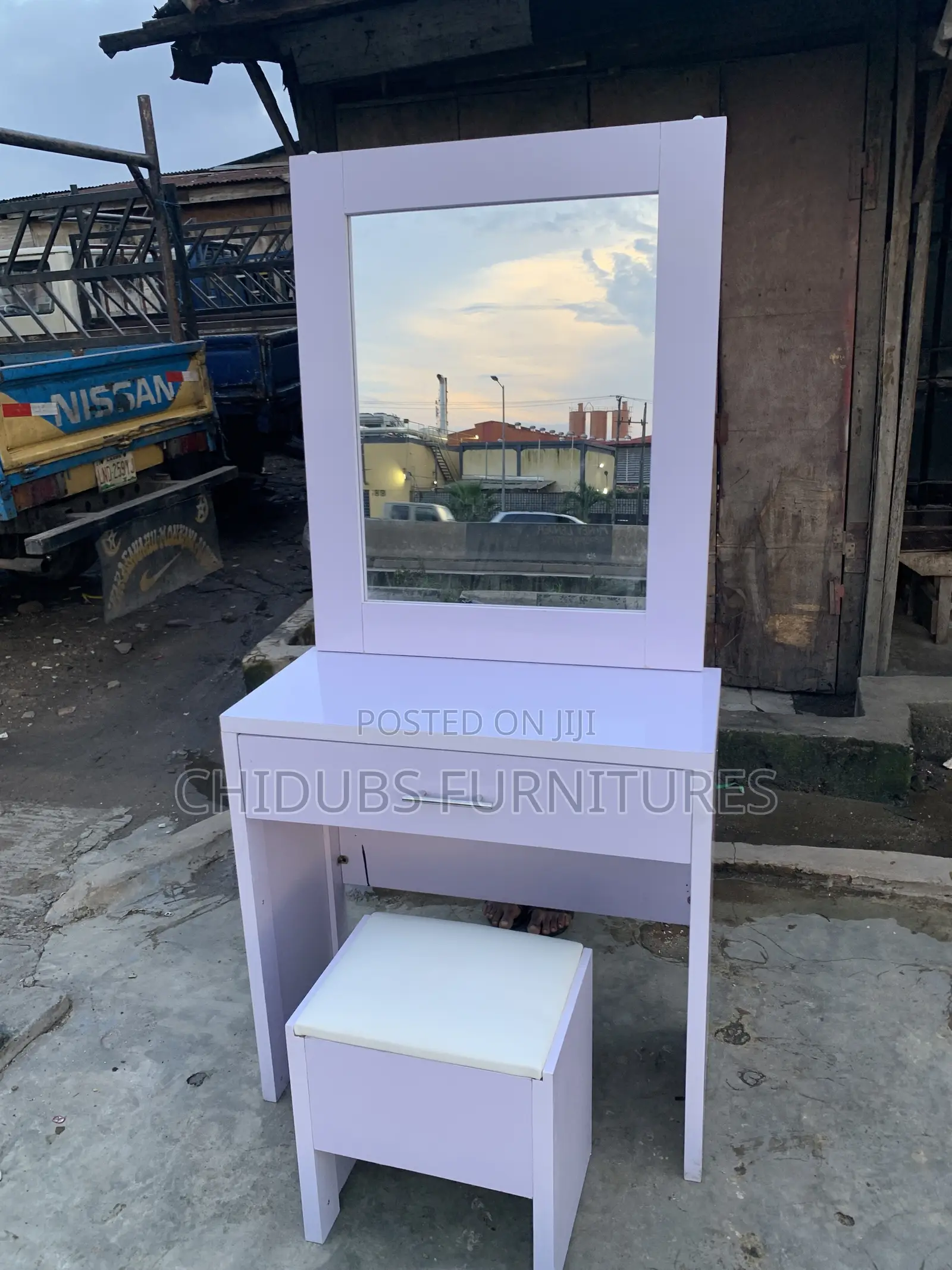 Unique Dressing Mirror With Stool