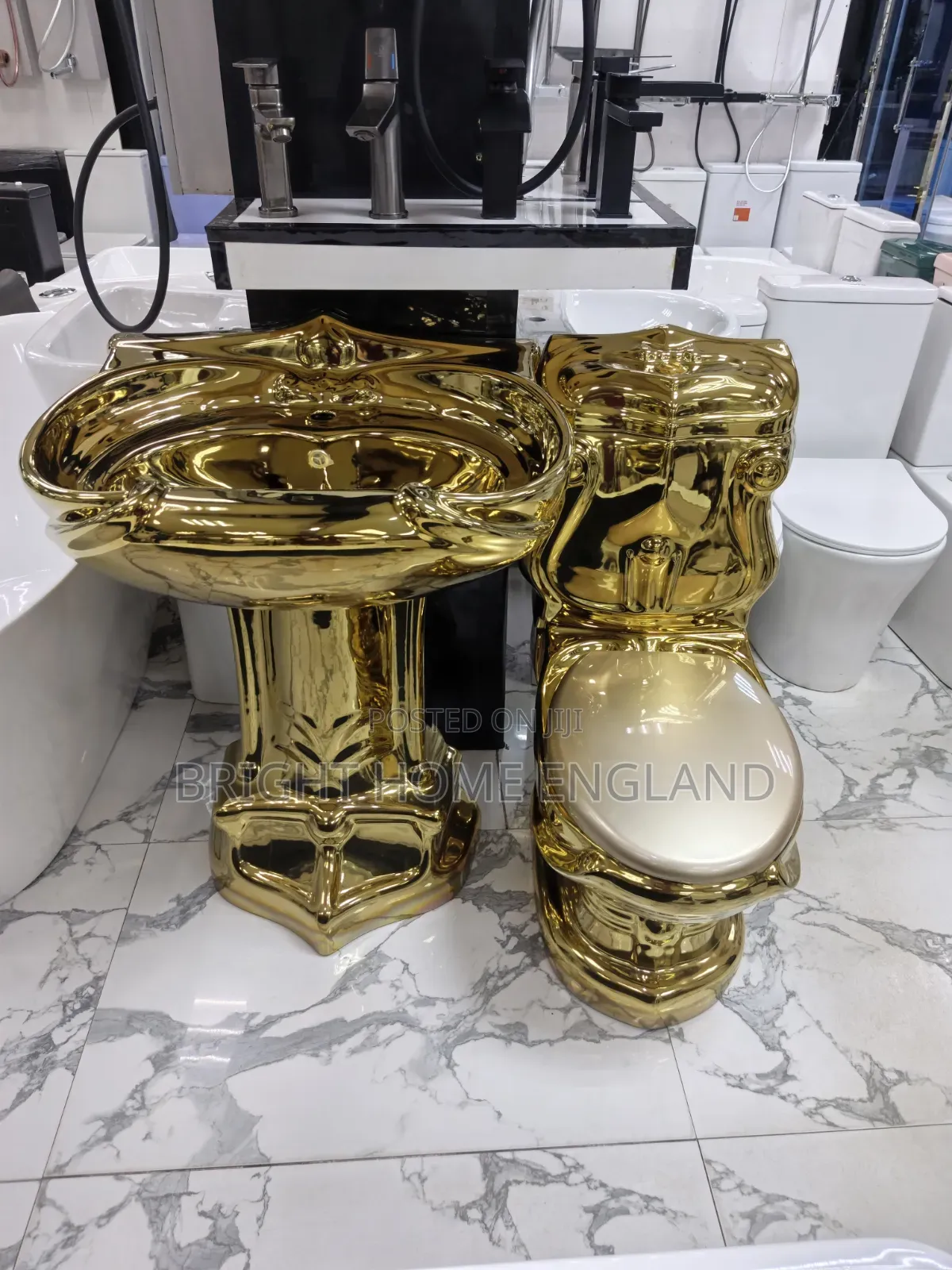 Royal Gold Wc