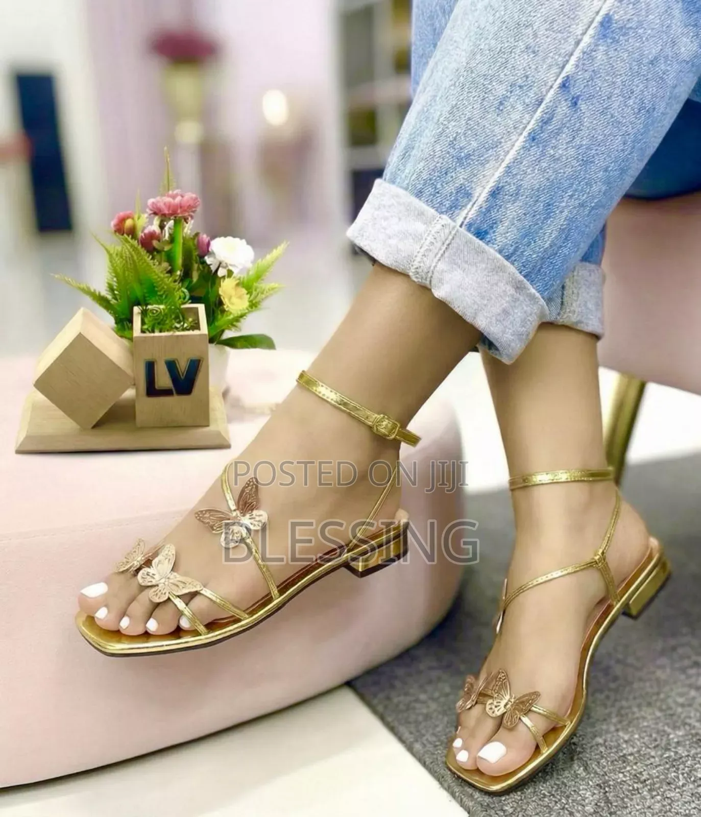 Quality Premium Sandals It Comes in a Box