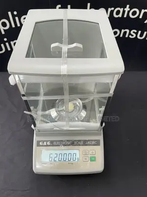G and G 220g X 0.0001g Analytical Balance