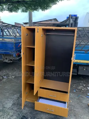 3.5 by 6ft Wardrope With 3 Doors and 2 Drawers