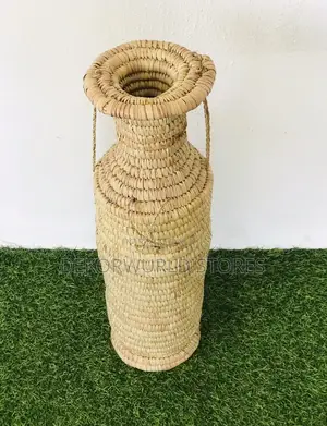 Raffia Vase