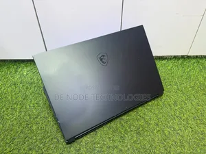 Laptop MSI Creator 17 B11UE-224 16GB Intel Core i7 SSD 512GB