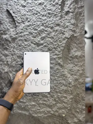 Apple iPad mini 4 128 GB Silver