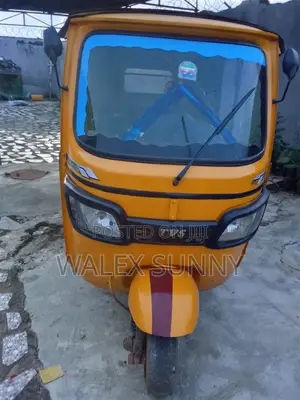 TVS King Deluxe Plus iTouch Start 2023 Yellow
