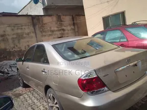 Toyota Camry 2006 Gold