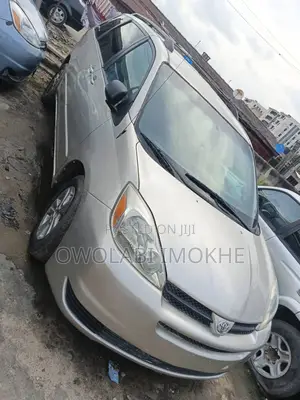 Toyota Sienna XLE 2005 Silver