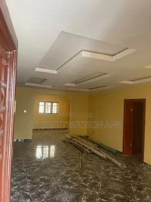 3bdrm Block of Flats in Okebadan Estate, for rent