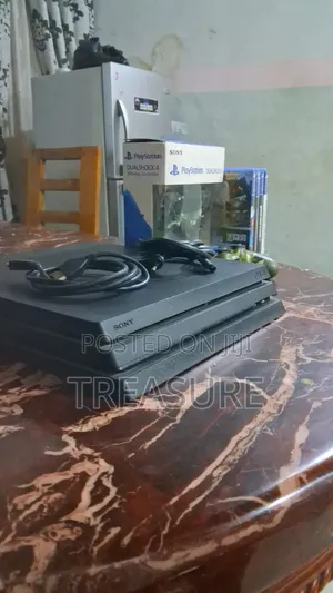 Neat Ps4 Pro 1tb Bundle -2 Camo Controller +4 Disk