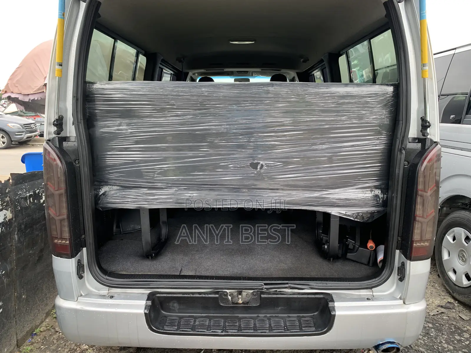 Toyota HiAce 2012 Silver