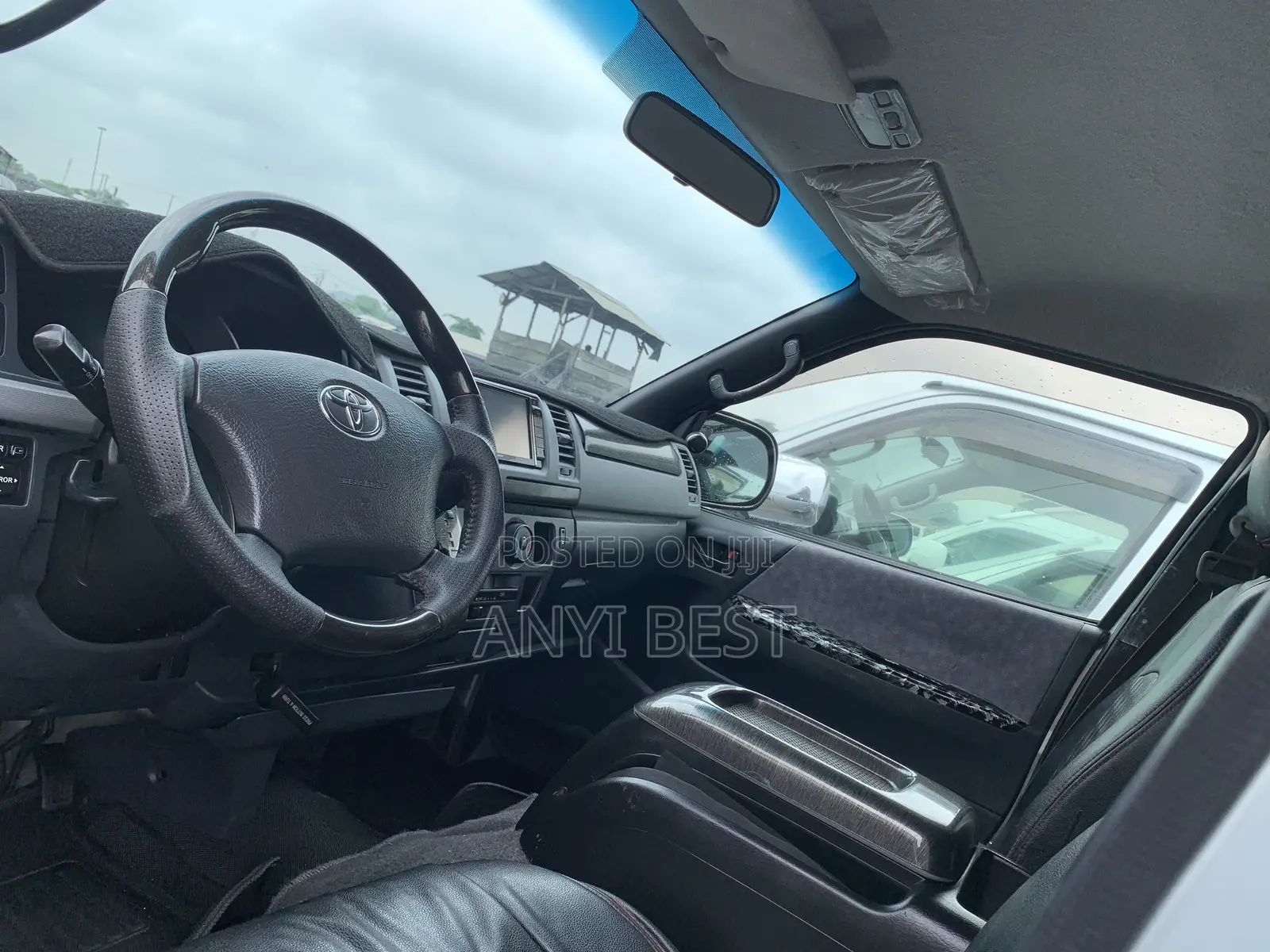 Toyota HiAce 2012 Silver